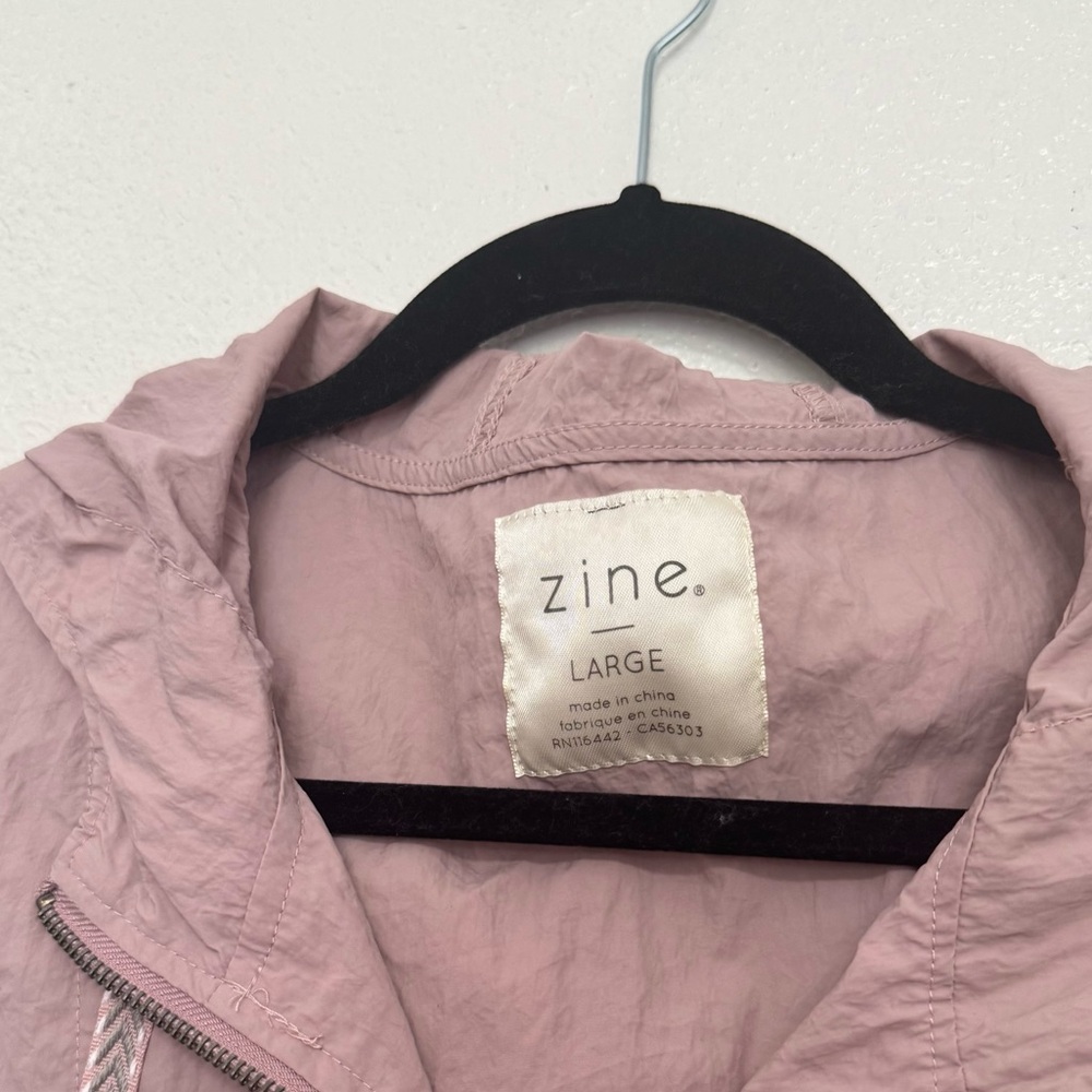 Zine Women's Pink and White Windbreaker Jacket Size Large - Picture 3 of 8